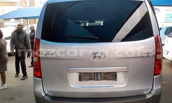 Nunua Ilio tumika Hyundai H1 Nyeupe Gari ndani ya Chigubo nchini Gaza Nunua Ilio tumika Hyundai H1 Nyeupe Gari ndani ya Chigubo nchini Gaza