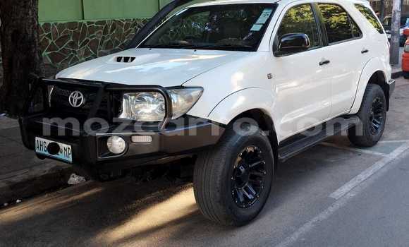 Nunua Ilio tumika Toyota Fortuner Nyeupe Gari ndani ya Maputo nchini Maputo Nunua Ilio tumika Toyota Fortuner Nyeupe Gari ndani ya Maputo nchini Maputo