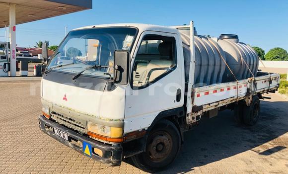 Comprar Usado Mitsubishi Canter Branco Caminhão em Maputo em Maputo Comprar Usado Mitsubishi Canter Branco Caminhão em Maputo em Maputo