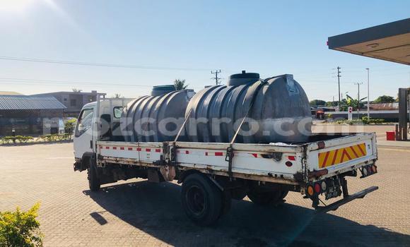 Comprar Usado Mitsubishi Canter Branco Caminhão em Maputo em Maputo Comprar Usado Mitsubishi Canter Branco Caminhão em Maputo em Maputo