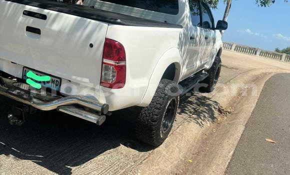 Nunua Ilio tumika Toyota Hilux Nyeupe Gari ndani ya Maputo nchini Maputo Nunua Ilio tumika Toyota Hilux Nyeupe Gari ndani ya Maputo nchini Maputo