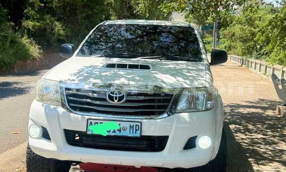 Nunua Ilio tumika Toyota Hilux Nyeupe Gari ndani ya Maputo nchini Maputo Nunua Ilio tumika Toyota Hilux Nyeupe Gari ndani ya Maputo nchini Maputo