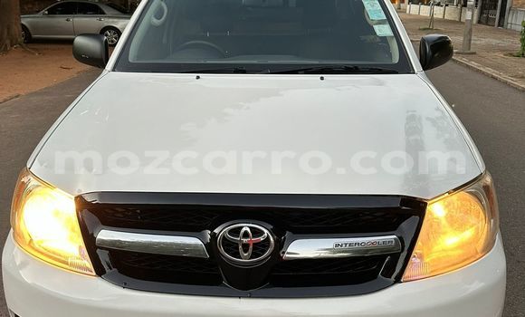 Nunua Ilio tumika Toyota Hilux Nyeupe Gari ndani ya Maputo nchini Maputo