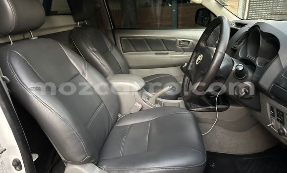 Nunua Ilio tumika Toyota Hilux Nyeupe Gari ndani ya Maputo nchini Maputo Nunua Ilio tumika Toyota Hilux Nyeupe Gari ndani ya Maputo nchini Maputo