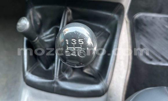 Nunua Ilio tumika Toyota Hilux Nyeupe Gari ndani ya Maputo nchini Maputo Nunua Ilio tumika Toyota Hilux Nyeupe Gari ndani ya Maputo nchini Maputo