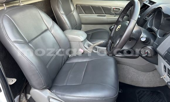 Nunua Ilio tumika Toyota Hilux Nyeupe Gari ndani ya Maputo nchini Maputo Nunua Ilio tumika Toyota Hilux Nyeupe Gari ndani ya Maputo nchini Maputo