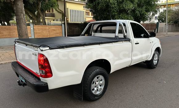 Nunua Ilio tumika Toyota Hilux Nyeupe Gari ndani ya Maputo nchini Maputo Nunua Ilio tumika Toyota Hilux Nyeupe Gari ndani ya Maputo nchini Maputo