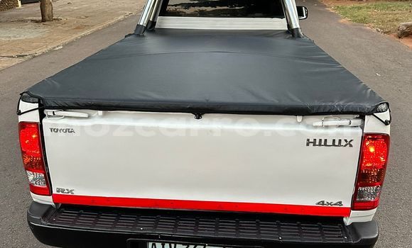 Nunua Ilio tumika Toyota Hilux Nyeupe Gari ndani ya Maputo nchini Maputo Nunua Ilio tumika Toyota Hilux Nyeupe Gari ndani ya Maputo nchini Maputo