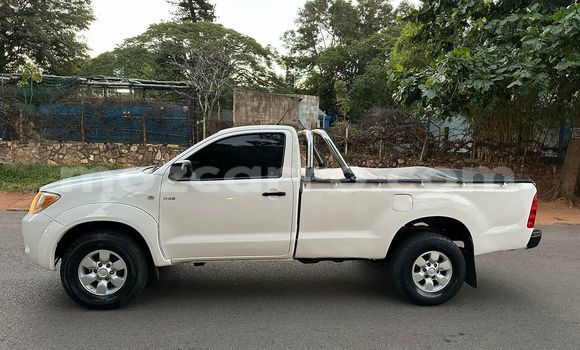 Nunua Ilio tumika Toyota Hilux Nyeupe Gari ndani ya Maputo nchini Maputo Nunua Ilio tumika Toyota Hilux Nyeupe Gari ndani ya Maputo nchini Maputo