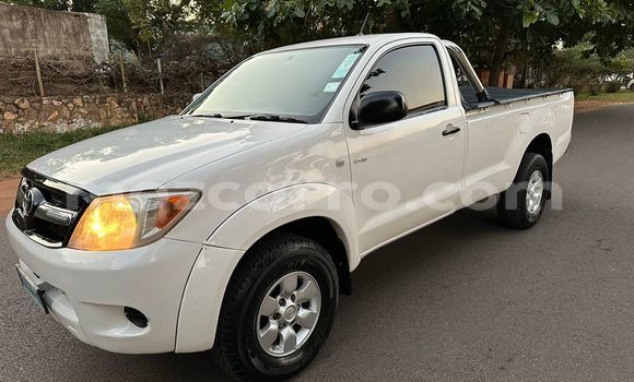 Nunua Ilio tumika Toyota Hilux Nyeupe Gari ndani ya Maputo nchini Maputo Nunua Ilio tumika Toyota Hilux Nyeupe Gari ndani ya Maputo nchini Maputo