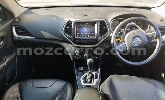 Tenga Tsaru Jeep Cherokee Zvimwe Mota in Angoche in Nampula Tenga Tsaru Jeep Cherokee Zvimwe Mota in Angoche in Nampula