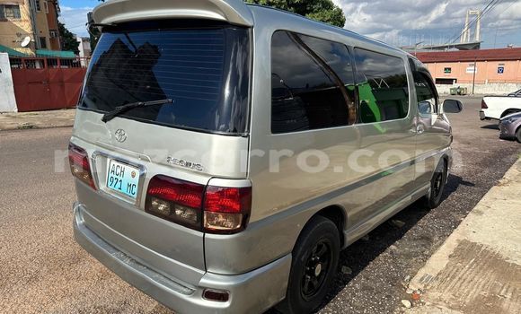 Comprar Usado Toyota Regius Prata Carro em Maputo em Maputo