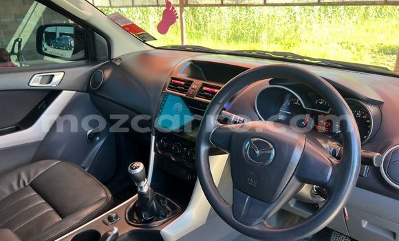 Comprar Novo Mazda BT-50 Azul Carro em Maputo em Maputo Comprar Novo Mazda BT-50 Azul Carro em Maputo em Maputo