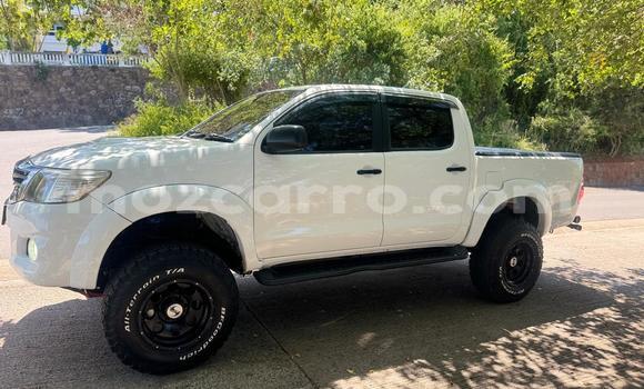 Buy Used Toyota Hilux White Car in Maputo in Maputo