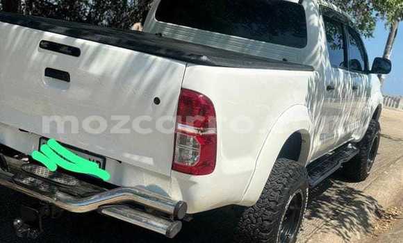 Nunua Ilio tumika Toyota Hilux Nyeupe Gari ndani ya Maputo nchini Maputo Nunua Ilio tumika Toyota Hilux Nyeupe Gari ndani ya Maputo nchini Maputo
