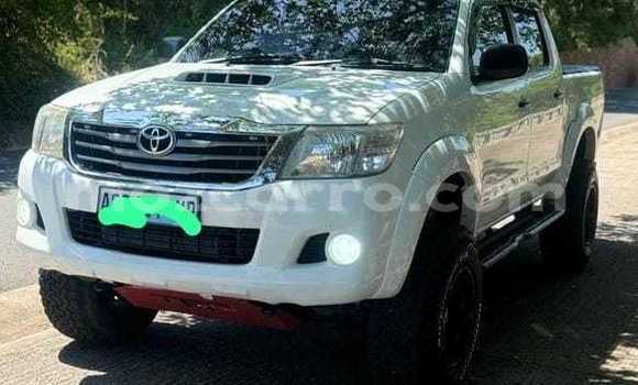 Nunua Ilio tumika Toyota Hilux Nyeupe Gari ndani ya Maputo nchini Maputo Nunua Ilio tumika Toyota Hilux Nyeupe Gari ndani ya Maputo nchini Maputo