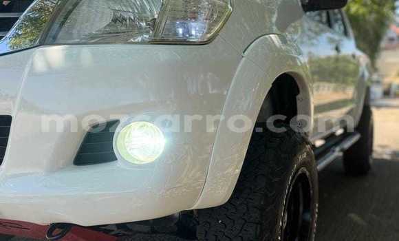 Nunua Ilio tumika Toyota Hilux Nyeupe Gari ndani ya Maputo nchini Maputo Nunua Ilio tumika Toyota Hilux Nyeupe Gari ndani ya Maputo nchini Maputo