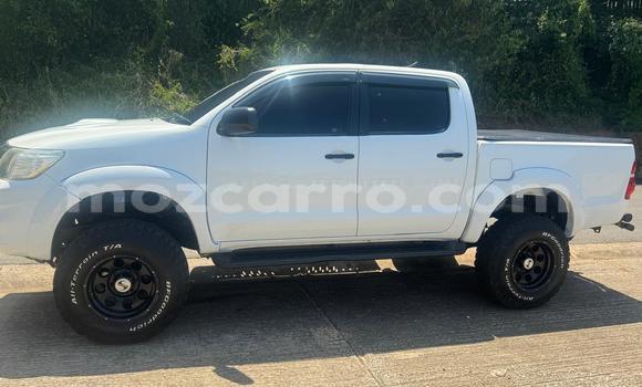 Nunua Ilio tumika Toyota Hilux Nyeupe Gari ndani ya Maputo nchini Maputo Nunua Ilio tumika Toyota Hilux Nyeupe Gari ndani ya Maputo nchini Maputo