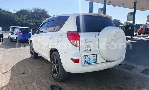 Nunua Ilio tumika Toyota RAV4 Nyeupe Gari ndani ya Maputo nchini Maputo Nunua Ilio tumika Toyota RAV4 Nyeupe Gari ndani ya Maputo nchini Maputo