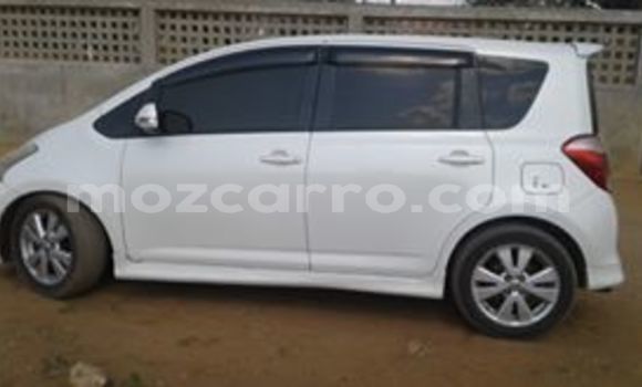 Comprar Usado Toyota Ractis Branco Carro em Maputo em Maputo Comprar Usado Toyota Ractis Branco Carro em Maputo em Maputo