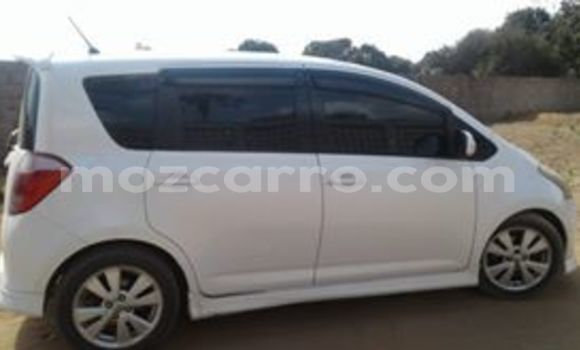 Comprar Usado Toyota Ractis Branco Carro em Maputo em Maputo Comprar Usado Toyota Ractis Branco Carro em Maputo em Maputo