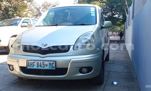 Comprar Usado Toyota FunCargo Castanho Carro em Maputo em Maputo Comprar Usado Toyota FunCargo Castanho Carro em Maputo em Maputo