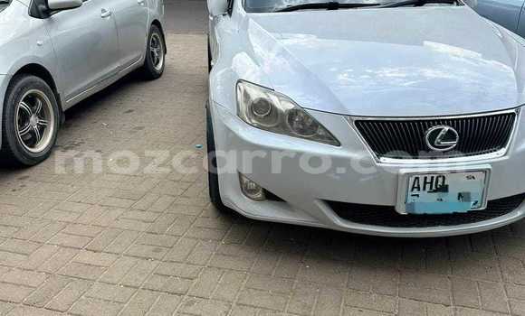 Nunua Ilio tumika Lexus IS Nyeupe Gari ndani ya Maputo nchini Maputo