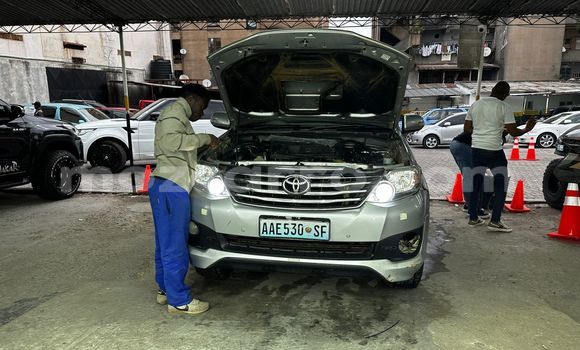 Comprar Novo Toyota Fortuner Prata Carro em Maputo em Maputo Comprar Novo Toyota Fortuner Prata Carro em Maputo em Maputo