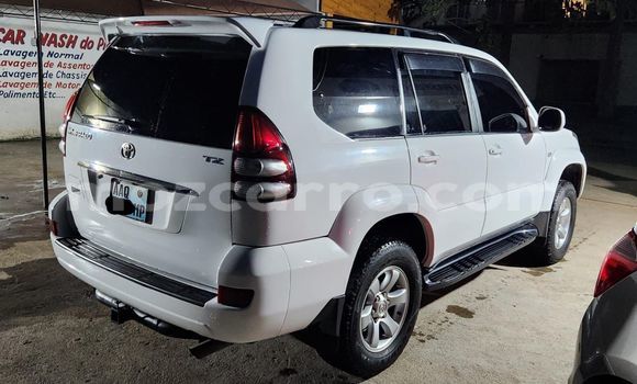 Nunua Ilio tumika Toyota Land Cruiser Prado Nyeupe Gari ndani ya Maputo nchini Maputo Nunua Ilio tumika Toyota Land Cruiser Prado Nyeupe Gari ndani ya Maputo nchini Maputo