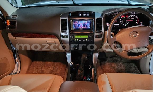 Nunua Ilio tumika Toyota Land Cruiser Prado Nyeupe Gari ndani ya Maputo nchini Maputo Nunua Ilio tumika Toyota Land Cruiser Prado Nyeupe Gari ndani ya Maputo nchini Maputo