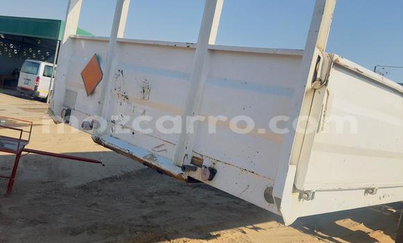 Comprar Novo Isuzu FTR 850 Branco Caminhão em Maputo em Maputo Comprar Novo Isuzu FTR 850 Branco Caminhão em Maputo em Maputo