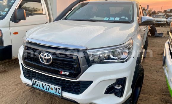 Tenga Tsaru Toyota Hilux Chena Mota in Maputo in Maputo