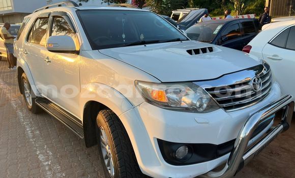 Comprar Usado Toyota Fortuner Branco Carro em Maputo em Maputo