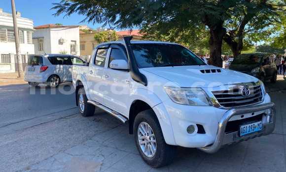 Comprar Usado Toyota Hilux Branco Carro em Maputo em Maputo