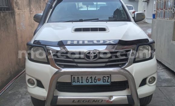 Buy Used Toyota Hilux White Car in Maputo in Maputo