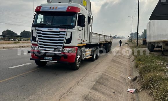 Buy Used Fisker Karma White Car in Maputo in Maputo