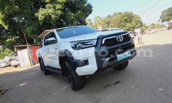 Comprar Usado Toyota Hiluxe Revo Branco Carro em Maputo em Maputo Comprar Usado Toyota Hiluxe Revo Branco Carro em Maputo em Maputo