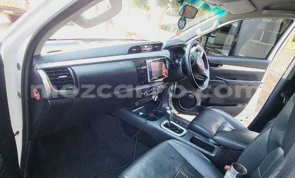 Comprar Usado Toyota Hiluxe Revo Branco Carro em Maputo em Maputo Comprar Usado Toyota Hiluxe Revo Branco Carro em Maputo em Maputo
