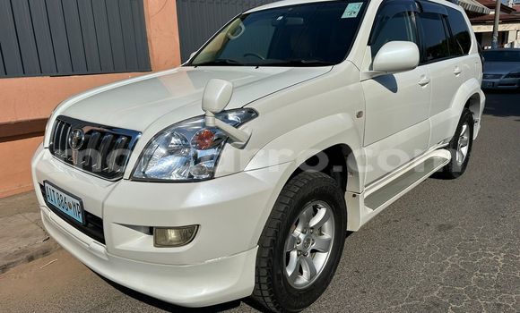 Nunua Ilio tumika Toyota Land Cruiser Prado Nyeupe Gari ndani ya Maputo nchini Maputo Nunua Ilio tumika Toyota Land Cruiser Prado Nyeupe Gari ndani ya Maputo nchini Maputo