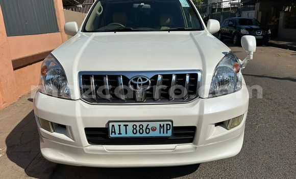 Nunua Ilio tumika Toyota Land Cruiser Prado Nyeupe Gari ndani ya Maputo nchini Maputo Nunua Ilio tumika Toyota Land Cruiser Prado Nyeupe Gari ndani ya Maputo nchini Maputo