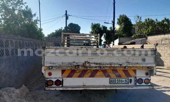 Comprar Usado Nissan UD Branco Caminhão em Maputo em Maputo