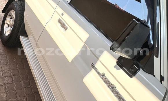 Nunua Ilio tumika Toyota Land Cruiser Prado Nyeupe Gari ndani ya Maputo nchini Maputo Nunua Ilio tumika Toyota Land Cruiser Prado Nyeupe Gari ndani ya Maputo nchini Maputo