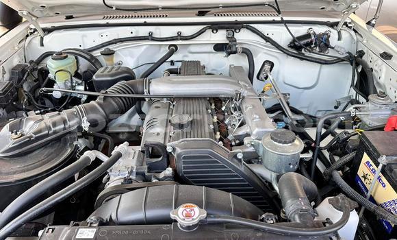 Nunua Ilio tumika Toyota Land Cruiser Prado Nyeupe Gari ndani ya Maputo nchini Maputo Nunua Ilio tumika Toyota Land Cruiser Prado Nyeupe Gari ndani ya Maputo nchini Maputo