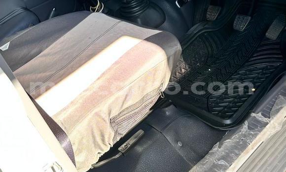 Nunua Ilio tumika Toyota Land Cruiser Prado Nyeupe Gari ndani ya Maputo nchini Maputo Nunua Ilio tumika Toyota Land Cruiser Prado Nyeupe Gari ndani ya Maputo nchini Maputo