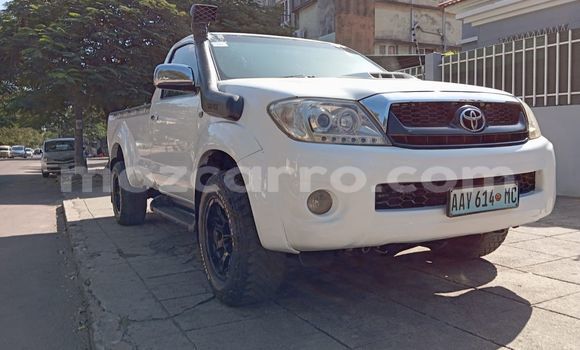 Comprar Usado Toyota Hilux Branco Carro em Maputo em Maputo
