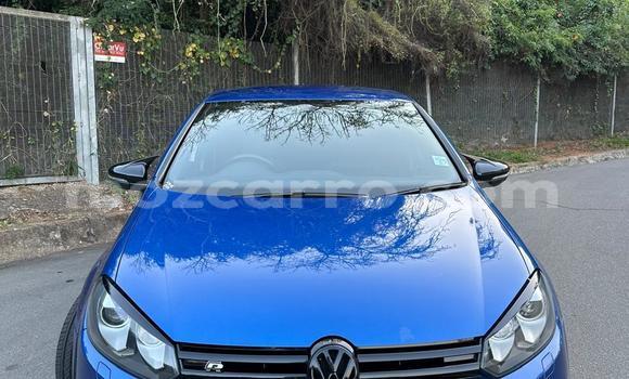 Comprar Usado Volkswagen Golf Azul Carro em Maputo em Maputo