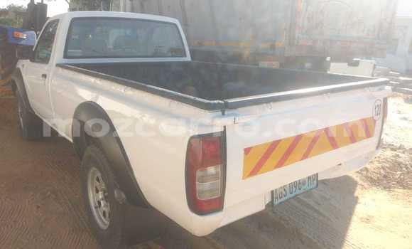 Comprar Usado Nissan Hardbody Branco Carro em Maputo em Maputo Comprar Usado Nissan Hardbody Branco Carro em Maputo em Maputo