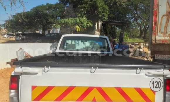 Comprar Usado Nissan Hardbody Branco Carro em Maputo em Maputo Comprar Usado Nissan Hardbody Branco Carro em Maputo em Maputo