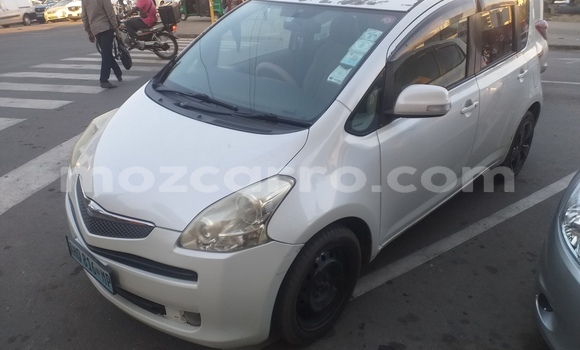 Comprar Usado Toyota Ractis Branco Carro em Maputo em Maputo
