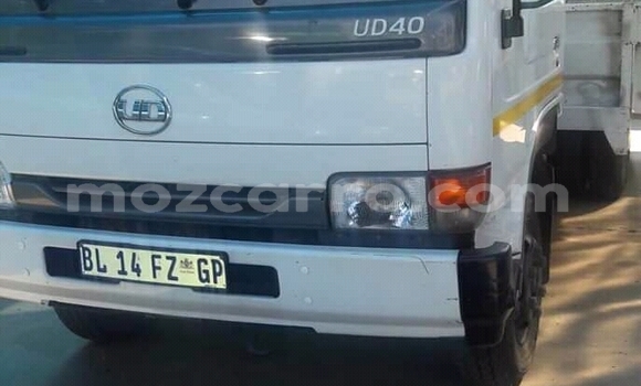 Comprar Usado Nissan UD Branco Caminhão em Chibuto em Gaza